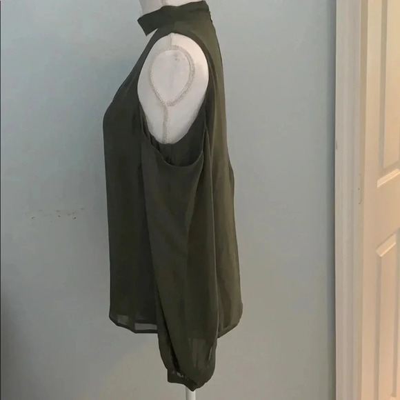 NWT Bebe Long Sleeve Cold Shoulder Top Large - Picture 2 of 6